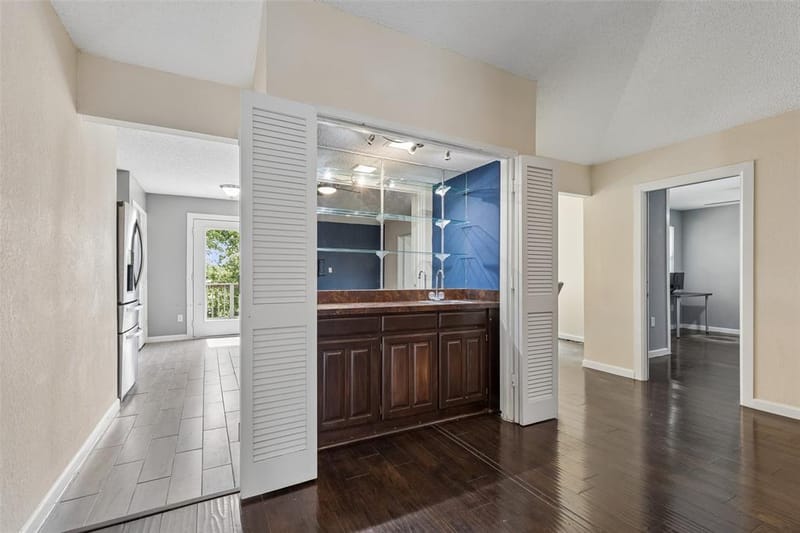 801 Country Club Place, Grand Prairie TX 75052 - Photo 9