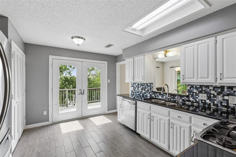 801 Country Club Place, Grand Prairie TX 75052 - Photo 10