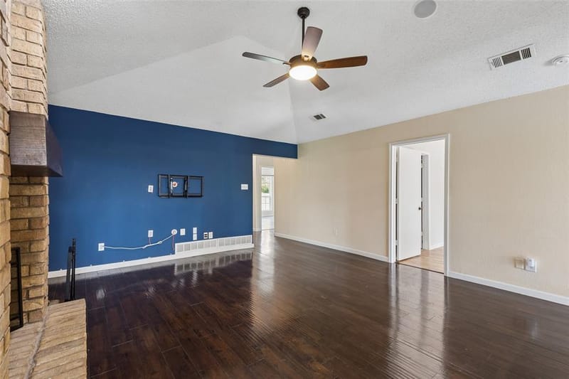 801 Country Club Place, Grand Prairie TX 75052 - Photo 8