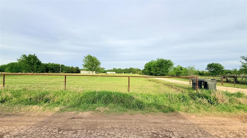 190 Railroad Drive, Mabank TX 75156 - Photo 2