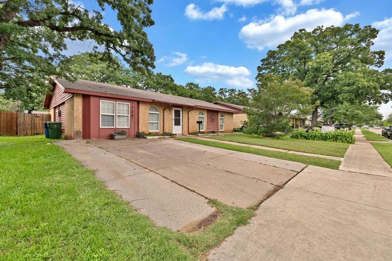 1125 Hillwood Drive, Lewisville TX 75067 - Photo 2
