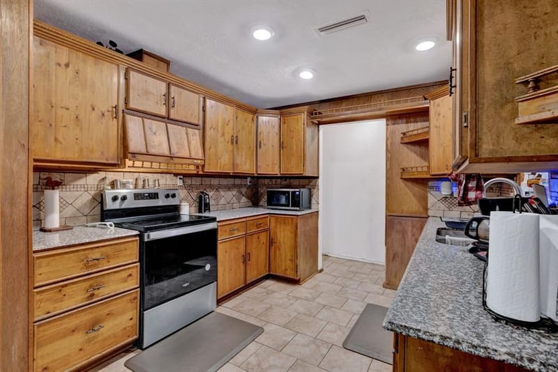 1125 Hillwood Drive, Lewisville TX 75067 - Photo 6