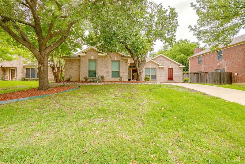 1519 Stratford Drive, Mansfield TX 76063 - Photo 2