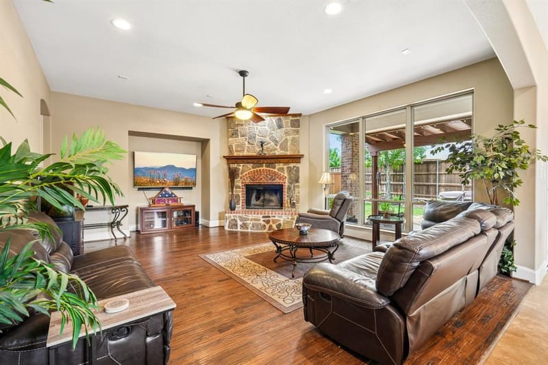 812 Moss Cliff Circle, McKinney TX 75071