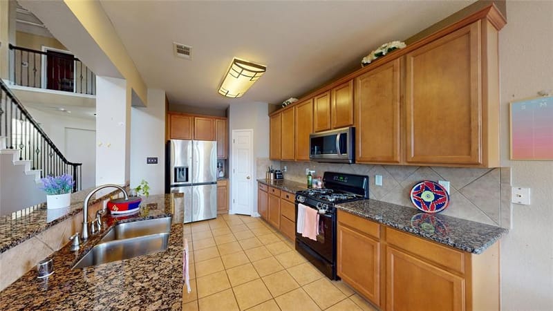 5848 Somerton Drive, Grand Prairie TX 75052 - Photo 9