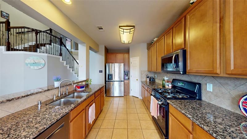 5848 Somerton Drive, Grand Prairie TX 75052 - Photo 10