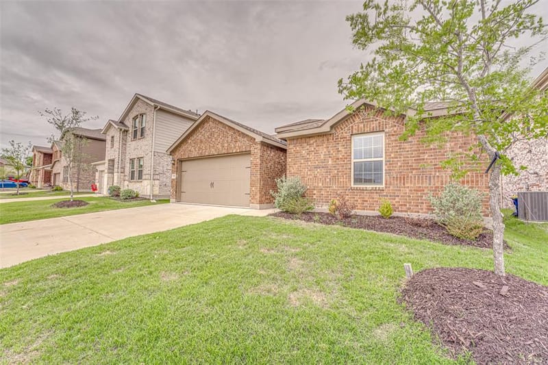 3821 KENWORTH Lane, McKinney TX 75071 - Photo 2