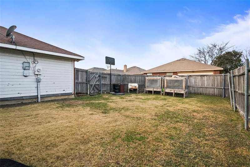 2831 Saint Johns Avenue, Lancaster TX 75146 - Photo 27