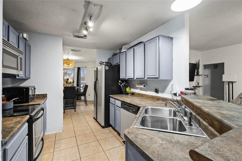 2831 Saint Johns Avenue, Lancaster TX 75146 - Photo 9