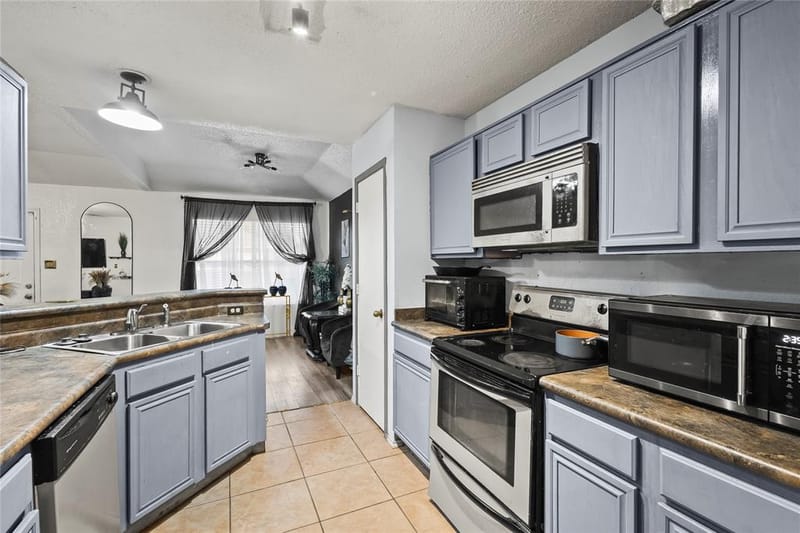 2831 Saint Johns Avenue, Lancaster TX 75146 - Photo 8