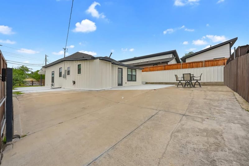 300 Steinman Avenue, Dallas TX 75203 - Photo 27