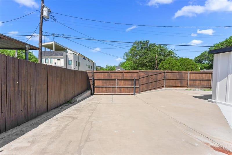 300 Steinman Avenue, Dallas TX 75203 - Photo 26