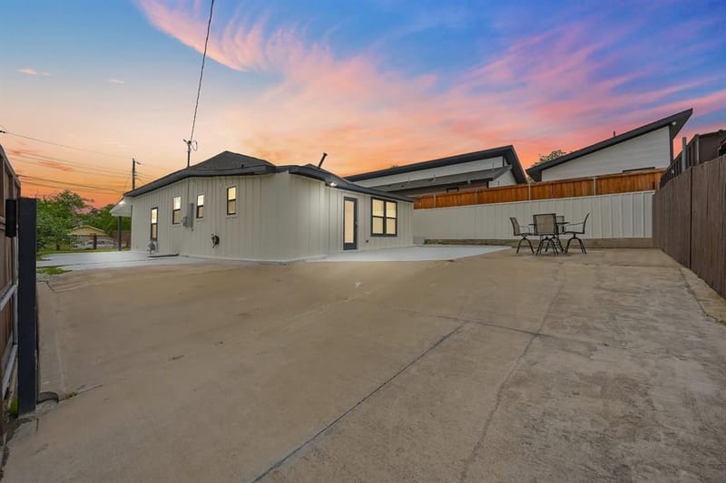 300 Steinman Avenue, Dallas TX 75203 - Photo 28