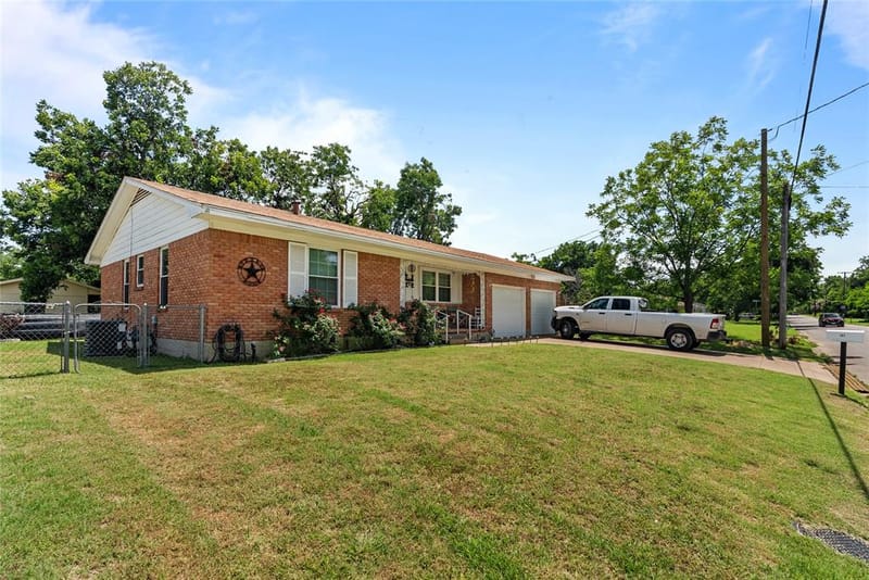 107 Woodard Avenue, Cleburne TX 76033 - Photo 28