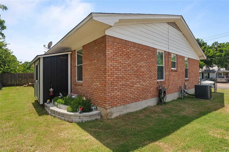 107 Woodard Avenue, Cleburne TX 76033 - Photo 29