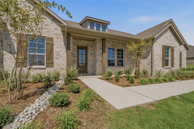 709 Water Side Drive, Van Alstyne TX 75495 - Photo 6