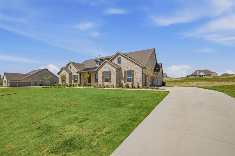 709 Water Side Drive, Van Alstyne TX 75495 - Photo 3