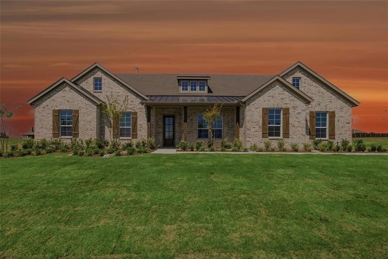 709 Water Side Drive, Van Alstyne TX 75495