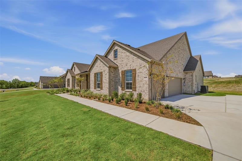 709 Water Side Drive, Van Alstyne TX 75495 - Photo 4