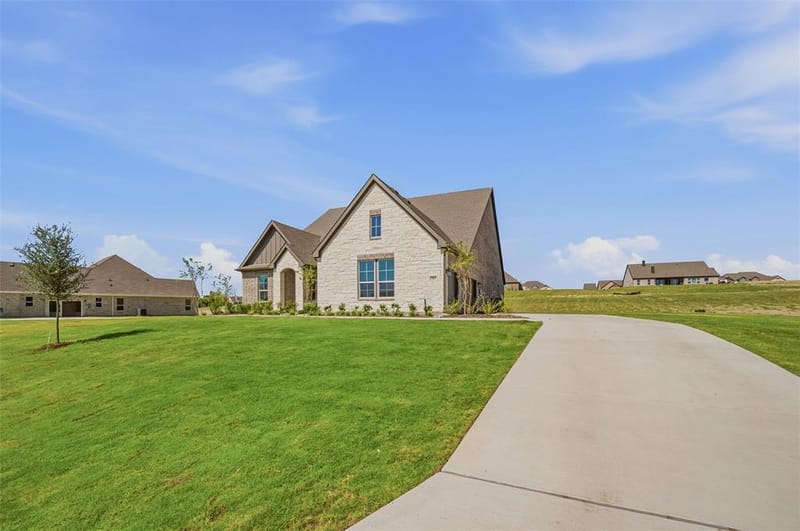 707 Water Side Drive, Van Alstyne TX 75495 - Photo 3