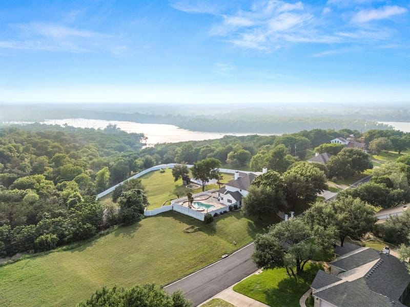 14010 Horseshoe Circle, Woodway TX 76712 - Photo 8