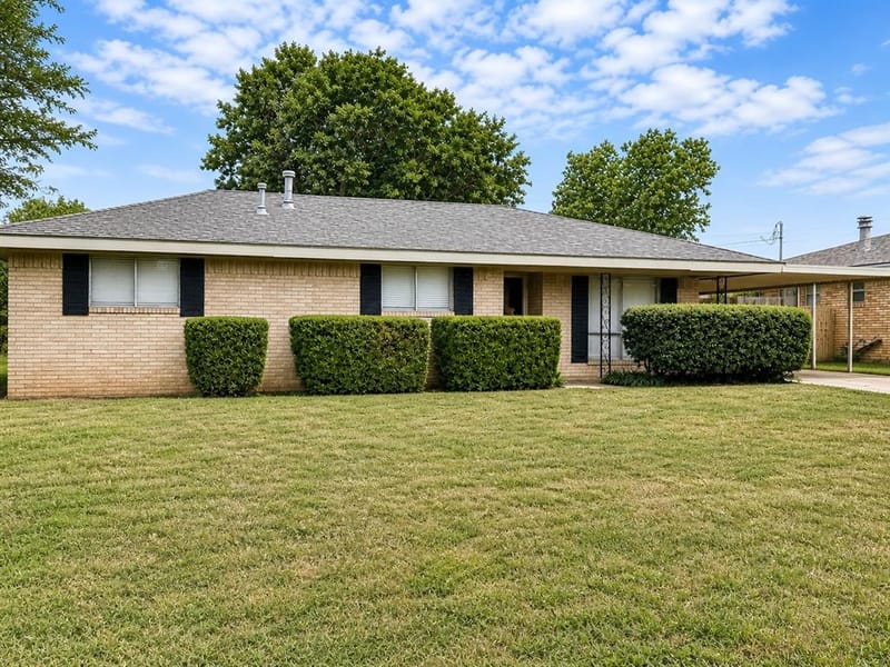 1507 Hulme Street, Bowie TX 76230 - Photo 2