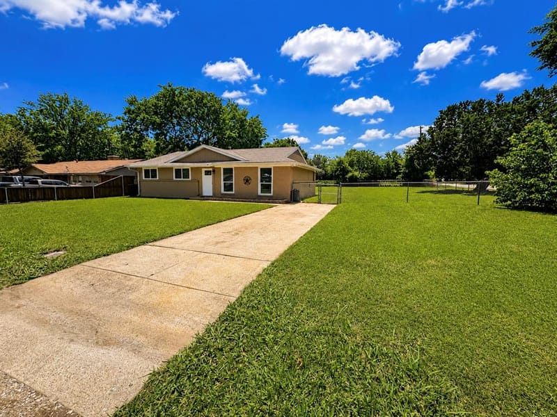 730 Rolling Ridge Lane, Duncanville TX 75116 - Photo 2