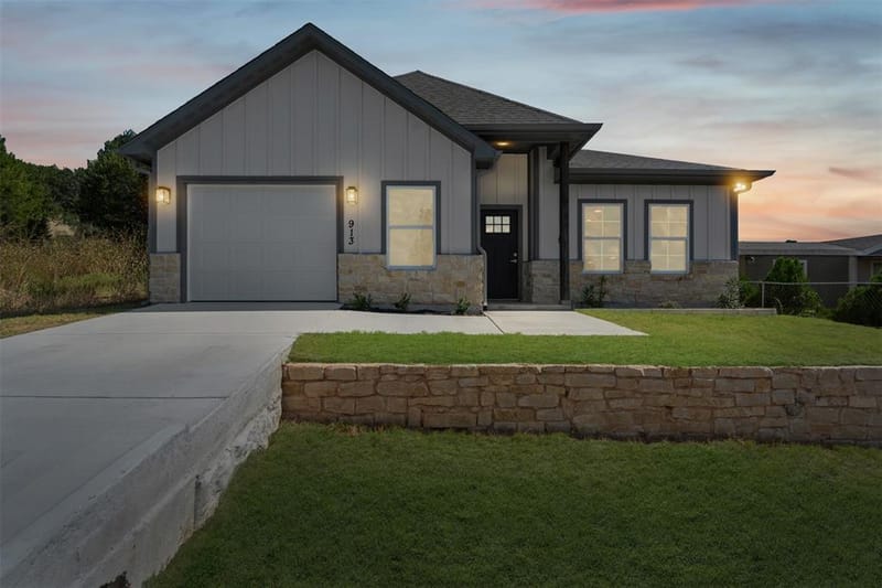 913 Pease River Drive, Granbury TX 76048