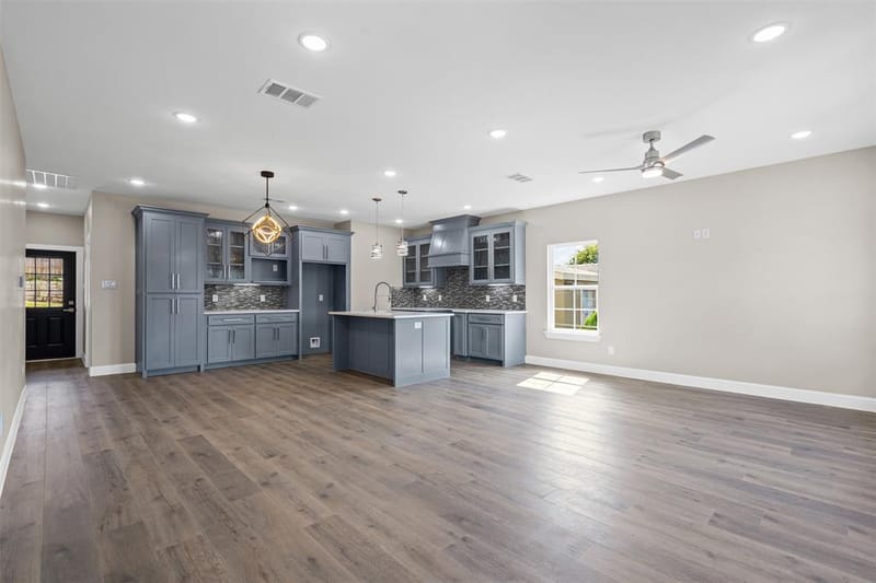 913 Pease River Drive, Granbury TX 76048 - Photo 5