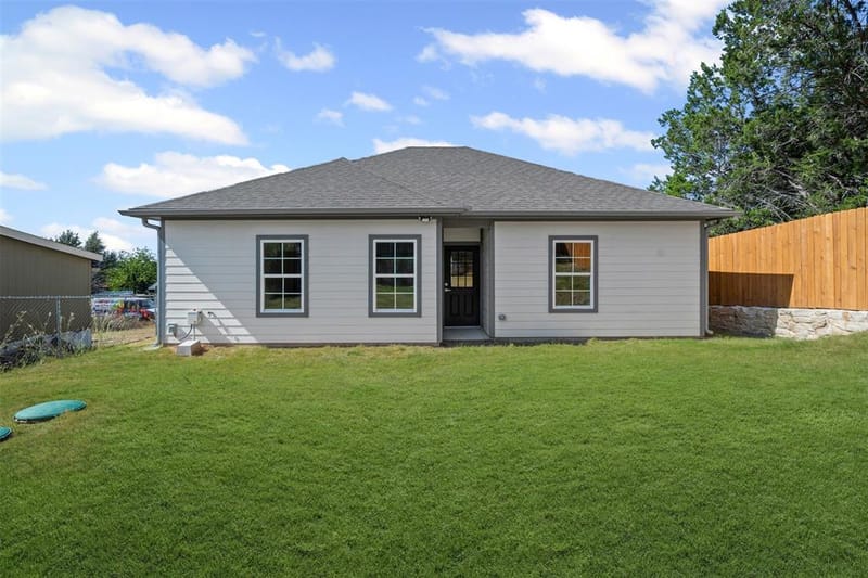 913 Pease River Drive, Granbury TX 76048 - Photo 35