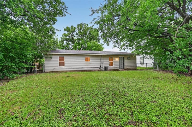 5555 Pinson Street, Fort Worth TX 76119 - Photo 23