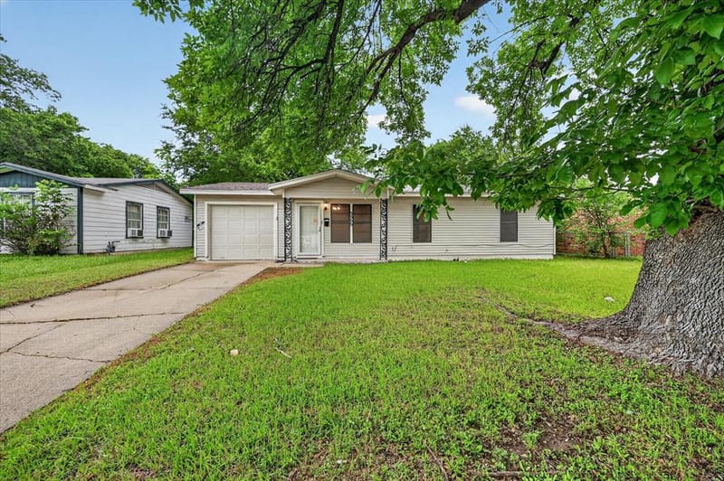 5555 Pinson Street, Fort Worth TX 76119 - Photo 2