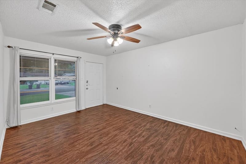 5555 Pinson Street, Fort Worth TX 76119 - Photo 7