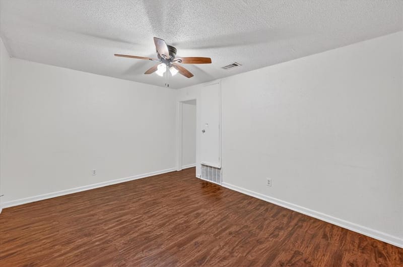 5555 Pinson Street, Fort Worth TX 76119 - Photo 5