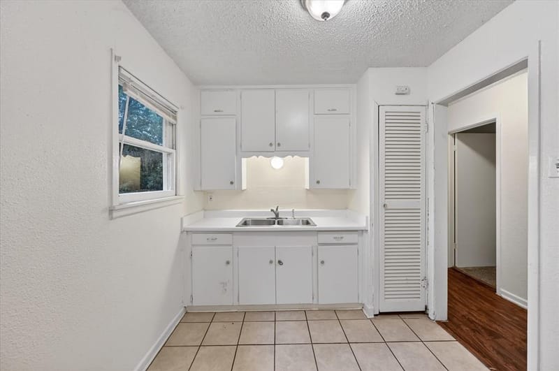 5555 Pinson Street, Fort Worth TX 76119 - Photo 9