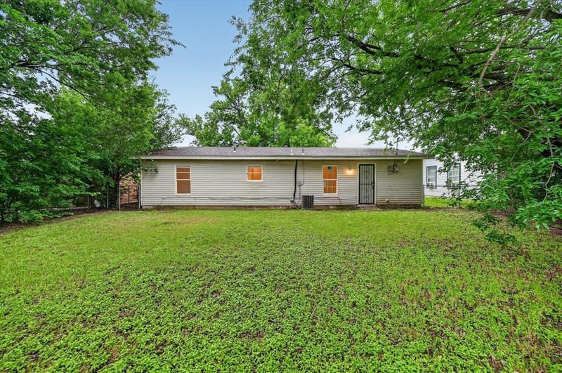 5555 Pinson Street, Fort Worth TX 76119 - Photo 24