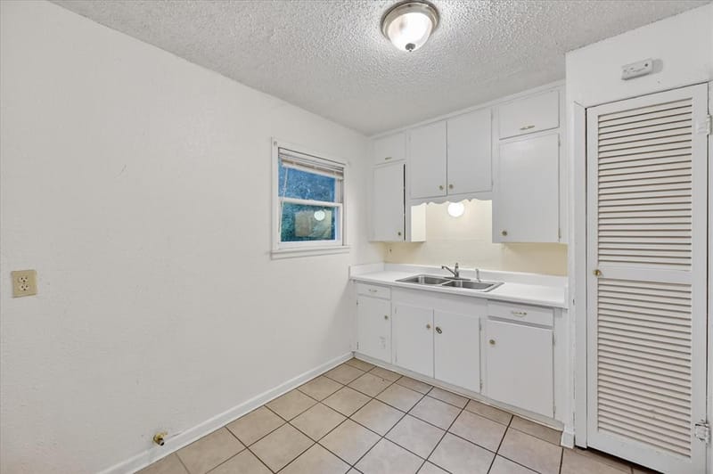 5555 Pinson Street, Fort Worth TX 76119 - Photo 8