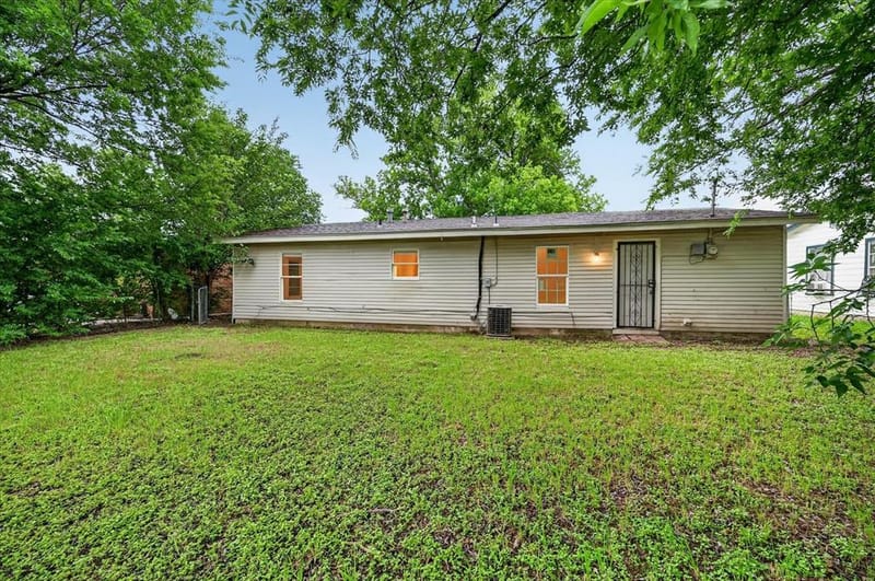 5555 Pinson Street, Fort Worth TX 76119 - Photo 25