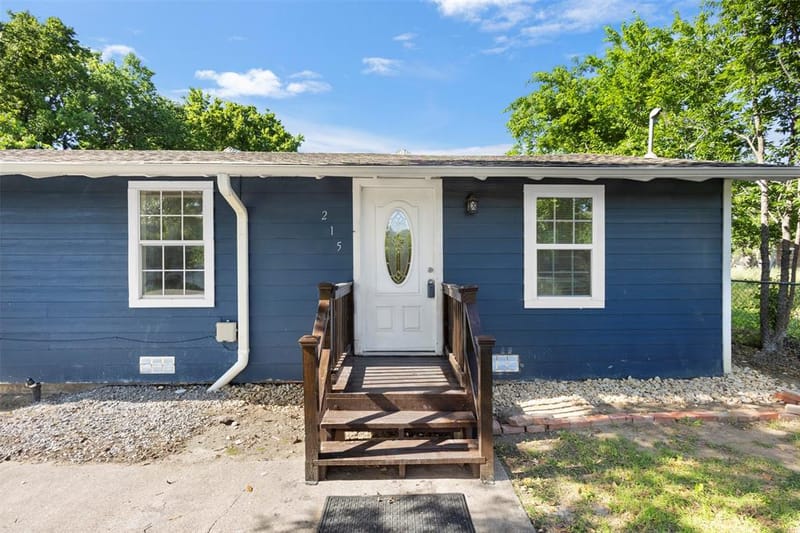 215 E 3rd Street, Ferris TX 75125 - Photo 2