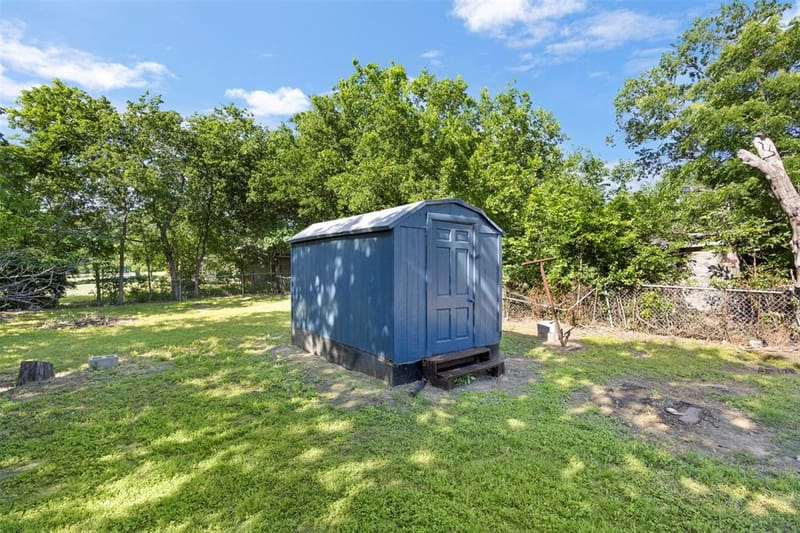 215 E 3rd Street, Ferris TX 75125 - Photo 14