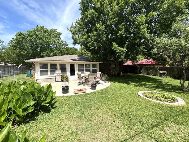1207 Friona Street, Bowie TX 76230 - Photo 6