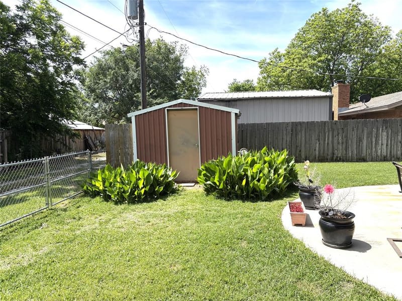 1207 Friona Street, Bowie TX 76230 - Photo 7