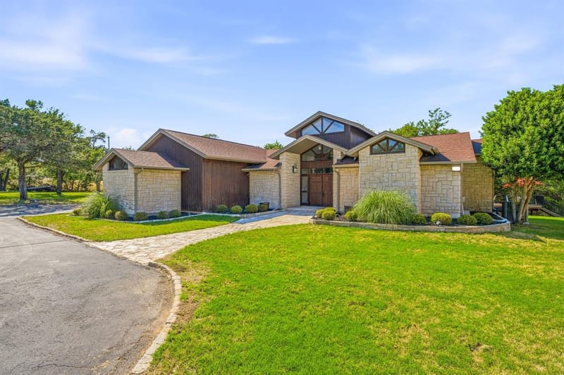 624 Williamsburg Court, Granbury TX 76048 - Photo 7