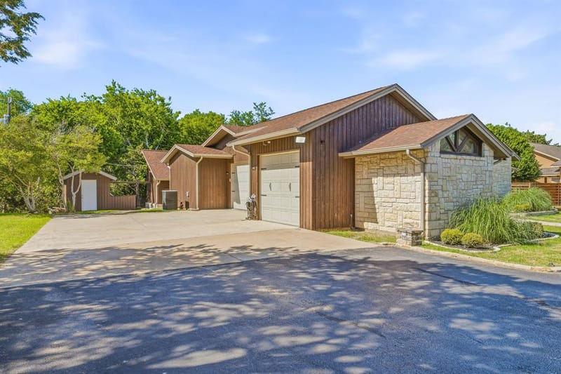 624 Williamsburg Court, Granbury TX 76048 - Photo 38