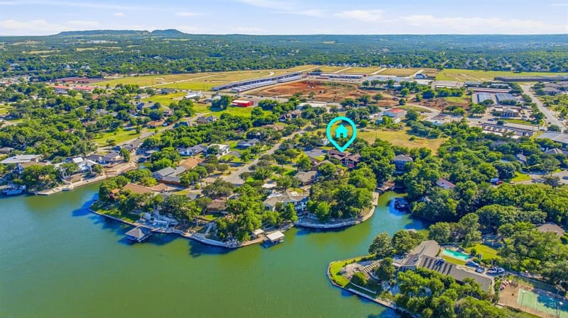 624 Williamsburg Court, Granbury TX 76048 - Photo 40