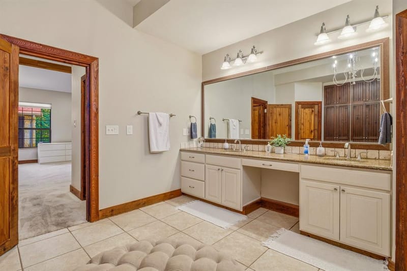 624 Williamsburg Court, Granbury TX 76048 - Photo 21