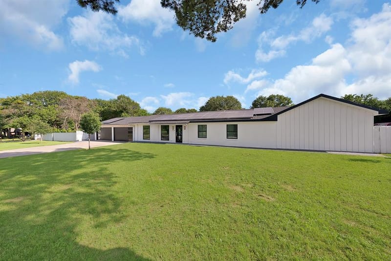 620 E 6Th Street, Springtown TX 76082 - Photo 3