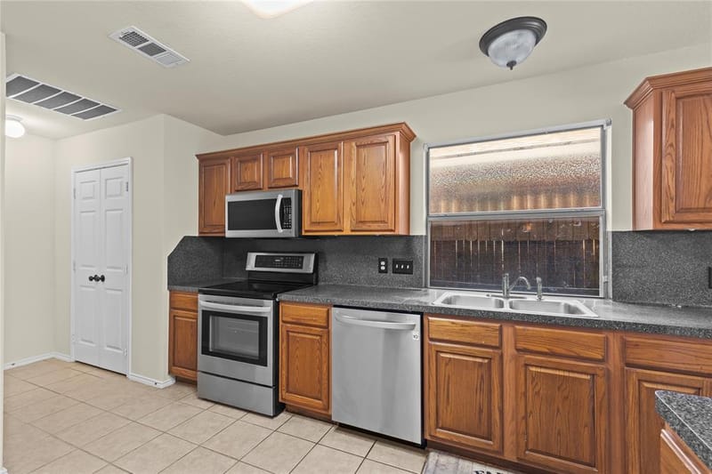 525 Destin Drive, Fort Worth TX 76131 - Photo 10