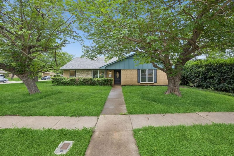 2524 Glen Lea Drive, Irving TX 75062 - Photo 2