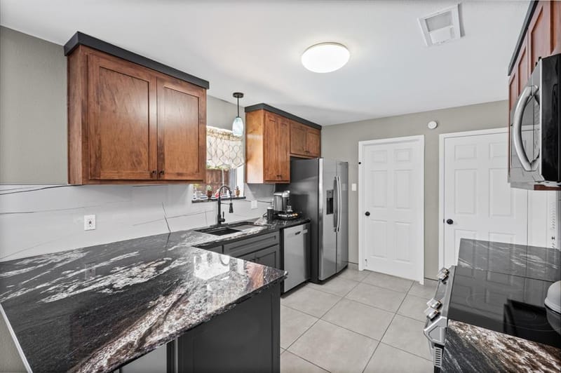 1023 Auburn Drive, Arlington TX 76012 - Photo 5